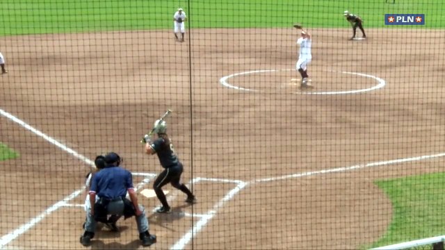 Belle esquive en Softball : joueuse rusée et talentueuse