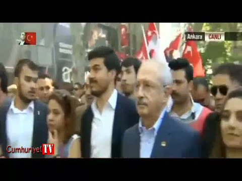 Kılıçdaroğlu Türkiye laiktir laik kalacak sloganları eşliğinde Anıtkabir'e yürüyor
