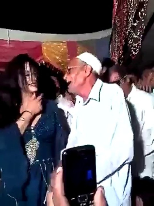 shadi mujra dance