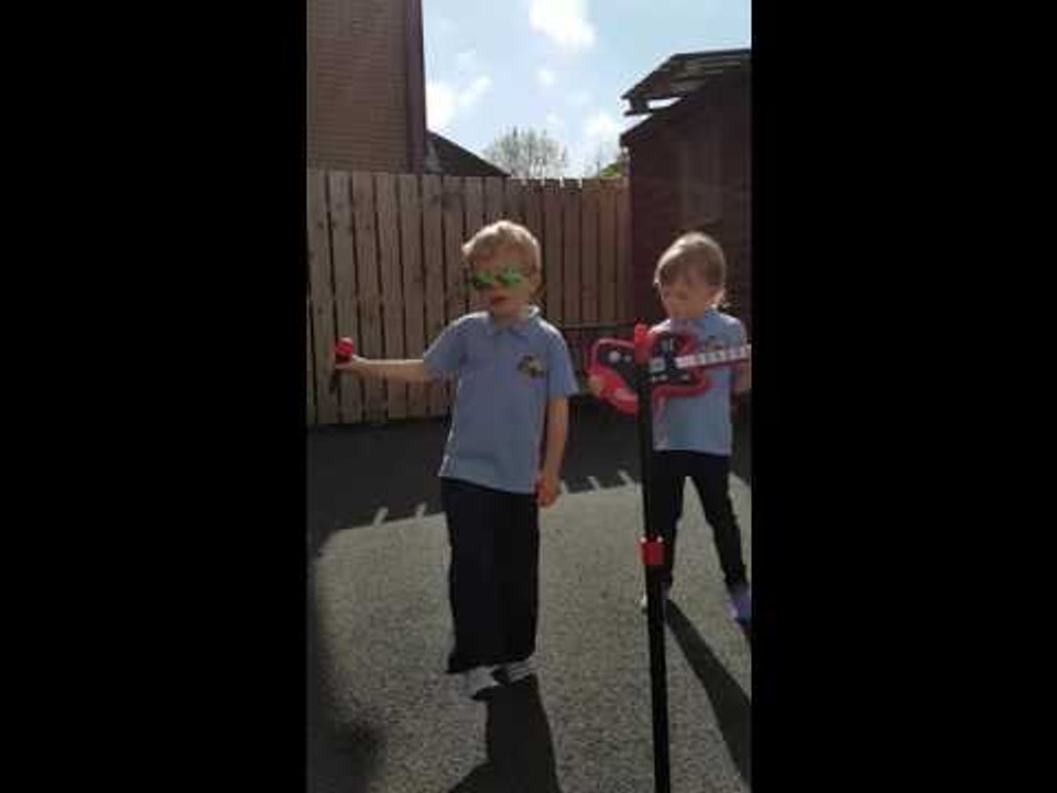 This 4-Year-Old Is a Young Axl Rose