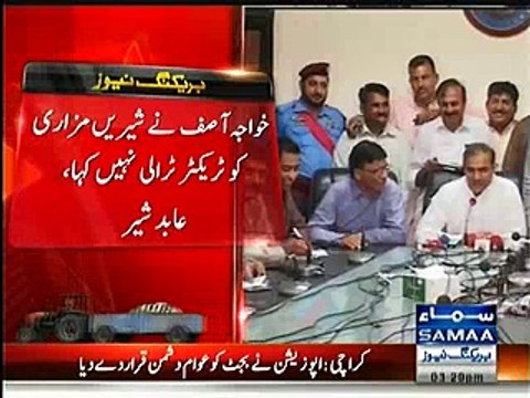 Abid Sher Ali makes fun of Shireen mazari on tractor trolly & says tractor kehne se koi farq nahi parta