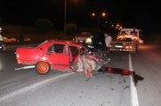 Elazığ'da Feci Kaza, Otomobil İkiye Bölündü: 3 Yaralı