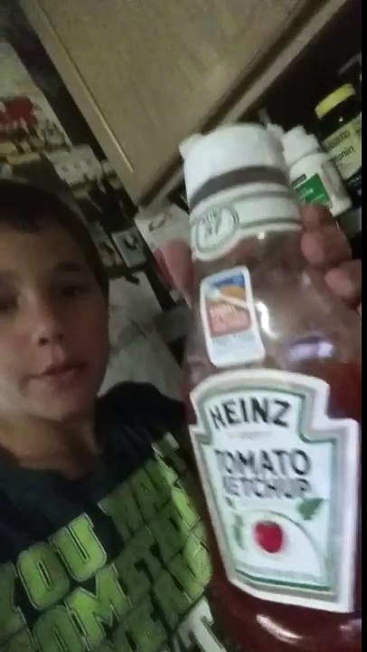 Rory eats ketchup for truth or dare