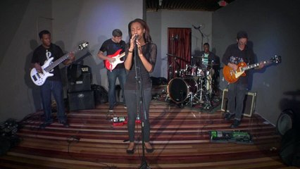 Sierra Denae - Beautiful Mask (Robin Theatre Session)