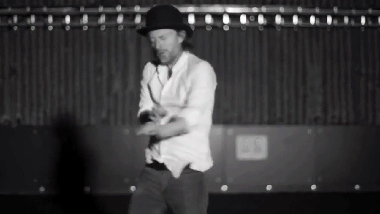 Parodie de clip de Radiohead : Thom Yorke danse sur la musique mexicaine