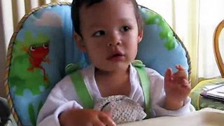 19-month toddler is happy 阳阳好开心