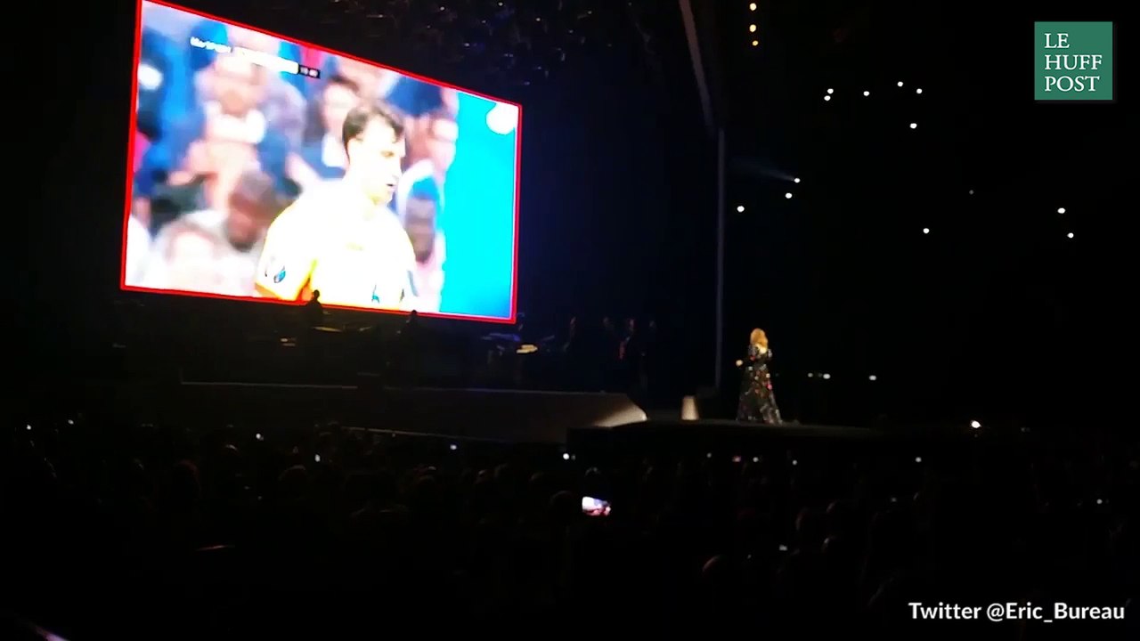 Adele interrompt son concert pour diffuser le match France-Roumanie
