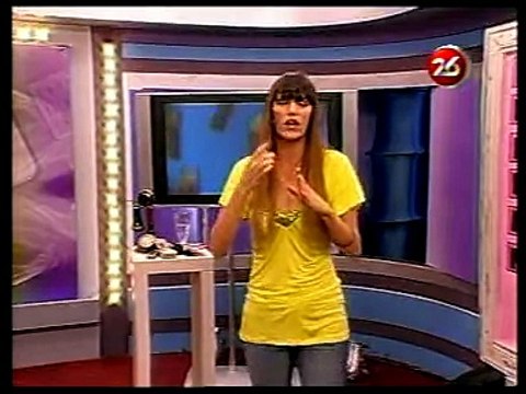 LaUra GioVanetti en Llama y GaNa canal 26 09 08 09 Reggaeton Papi Papi