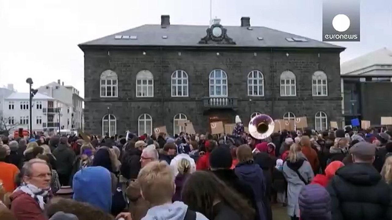 LiveLeak.com - ‘Panama Papers’ push Iceland’s PM to resign
