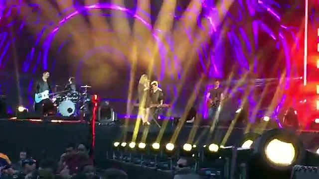 Louane - Nos Secrets (UEFA EURO 2016 - LE GRAND SHOW)