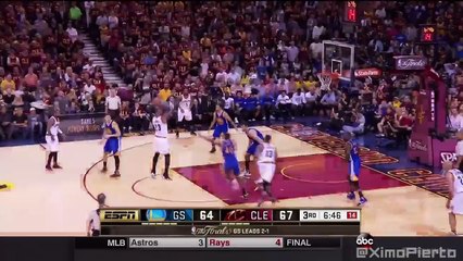 Kyrie Irving crosse salement Stephen Curry