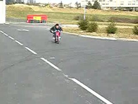 Moi avec la dirt bike de mon frère