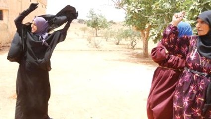 IŞİD'den Kurtarılan Bölgelerde Kadınlar Peçeyi Çıkarıp Atıyor