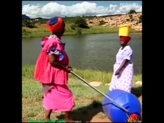 Sáng kiến tuyệt vời! Nhẹ gánh cho biết bao nhiêu bà con!Cre: Ohay.tv