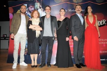 Engin Altan Düzyatan Başrolünde Oynadığı Filmin Galasına Gitmedi