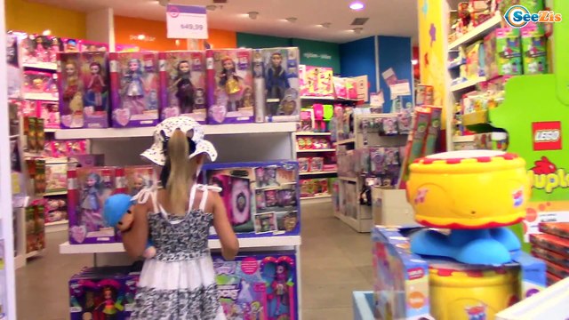 Ярослава с Покойо в магазине игрушек. Игрушки для детей. Шопинг Марк Анталия. Pocoyo Toys