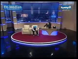 مؤثر جدا..شاب تونسي ينشد للإسلام ويصعق العلمانيين !!!