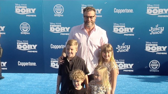 Dean McDermott Finding Dory Premiere Blue Carpet