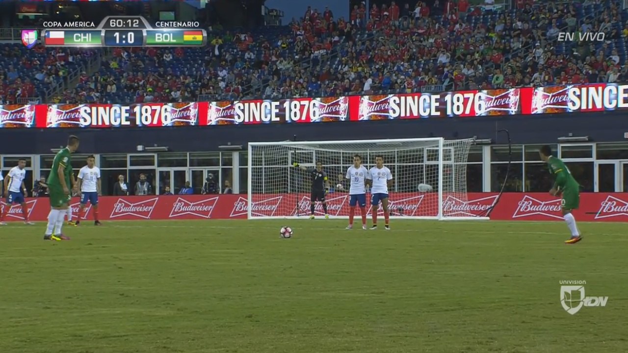 Un coup-franc hallucinant lors de Chili-Bolivie !