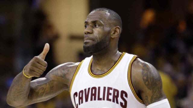 LeBron, Cavaliers Rout Raptors in Game 2
