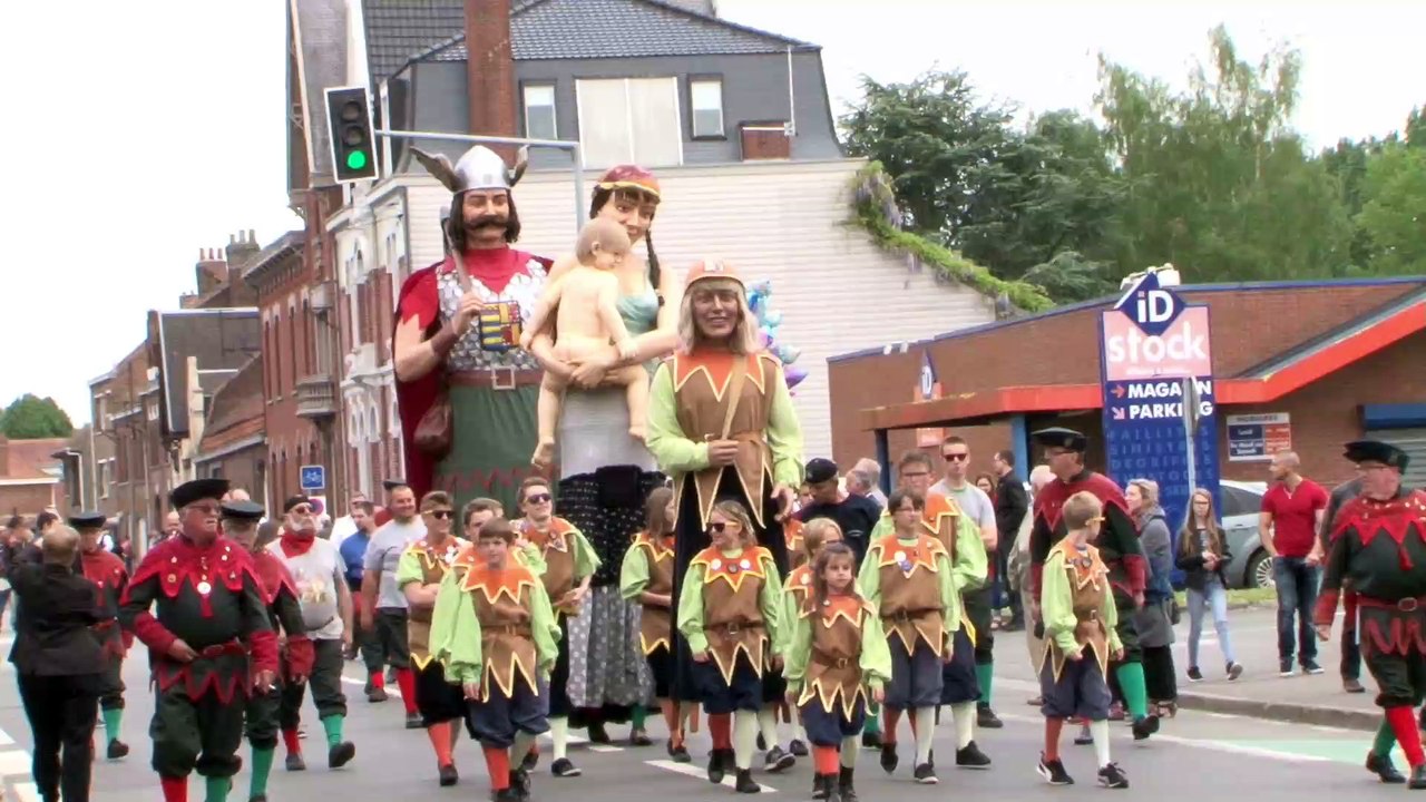 grande cavalcade 2016 à estaires avec la participation de miss France