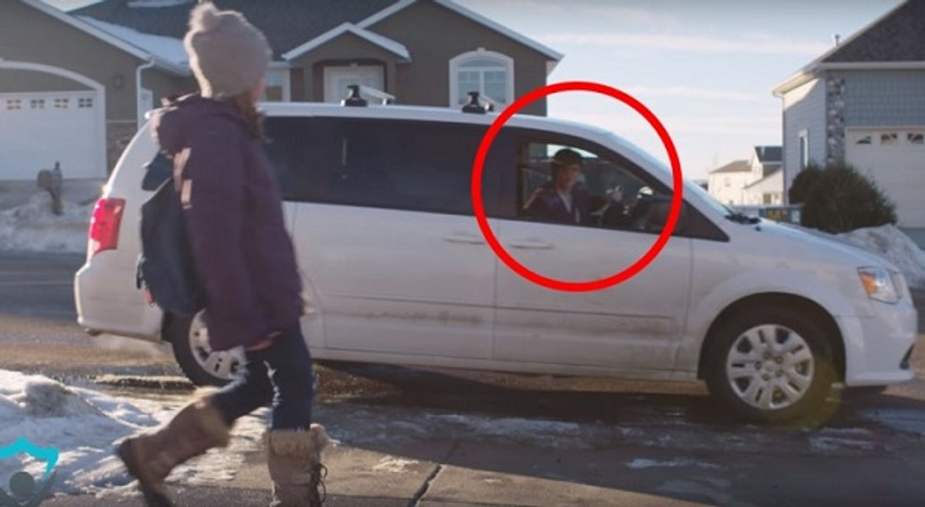 ATENÇÃO pais! Se os seus filhos vão sozinhos para a escola tem de lhe ensinar estas regras muito importantes!