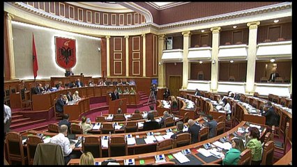 Ben Blushi ne Kuvend publikon mesazhin kercenues te Elvis (Ervin) Roshit