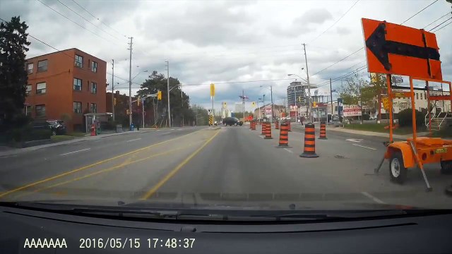 Un conducteur bourré se tape un mur puis plusieurs voitures !