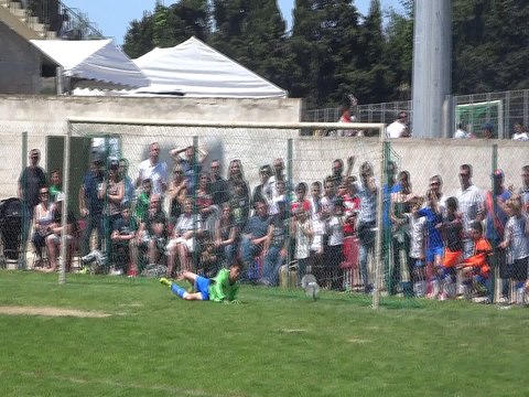 La joie du Coatch Christophe et de son équipe U 11 ! Tournoi de Thuir Mai 2016