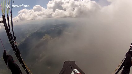 Man spots rainbow below him while paragliding