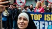 Ce selfie d'une femme voilée devant une manif islamophobe a conquis le web