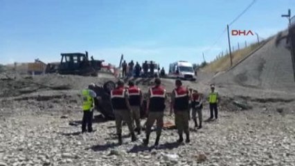 Kahta'da Cip Dereye Devrildi: 2 Ölü, 3 Yaralı