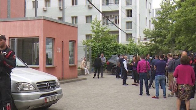 GJYKATA DENON ME 25 VITE BURG ILIR KUPEN, U ARRATIS NGA BURGU I TRIKALES NE GREQI LAJM mpg