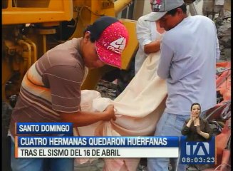 Tải video: Cuatro hermanas quedaron huérfanas tras el terremoto del 16 abril