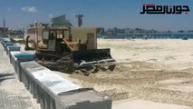تمهيد رمال شواطئ مرسى مطروح استعدادًا للصيف