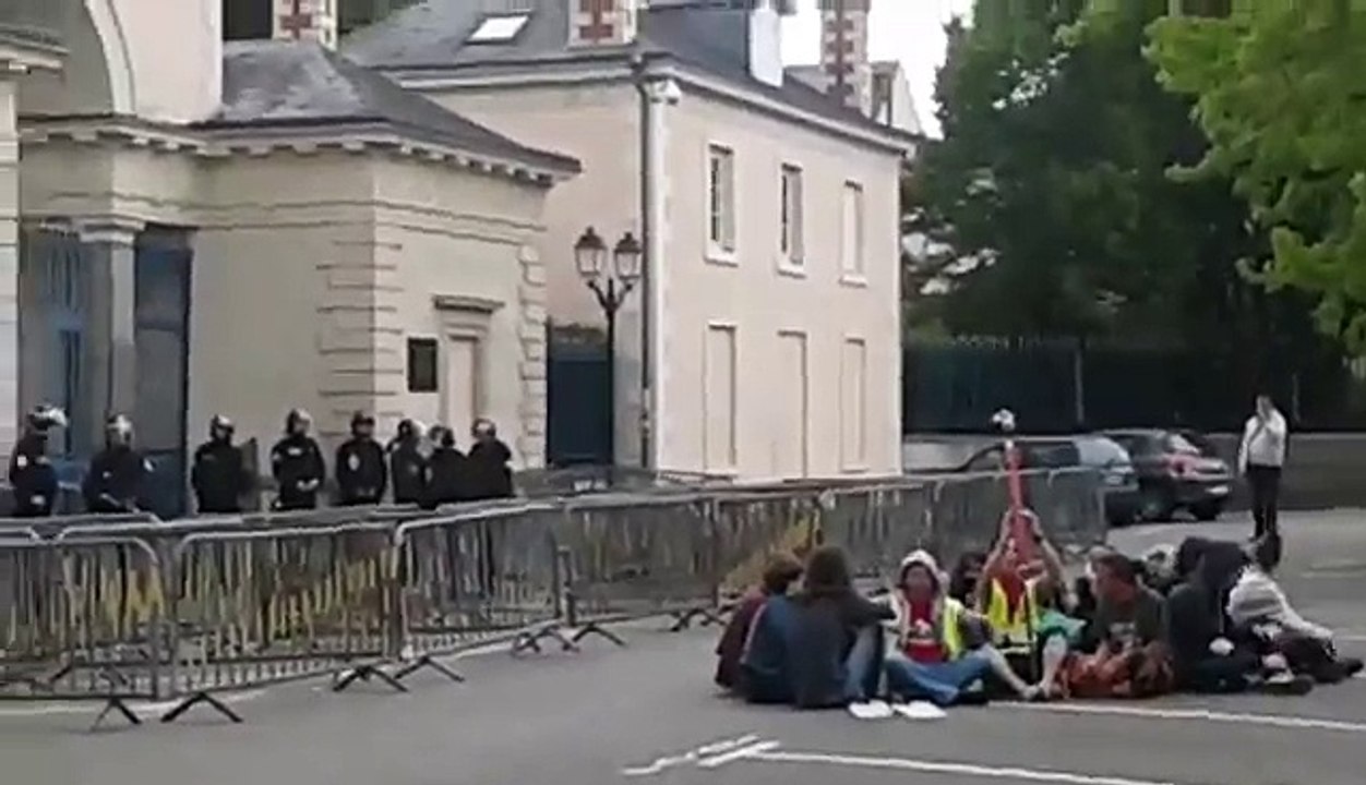 Laval, des jeunes manifestants interpellés par...