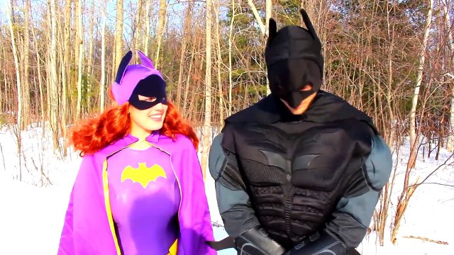 悪のアンナ対スパイダーマン＆冷凍エルザ！ W_ジョーカー＆バットマン！実際の生活の中でおかしいスーパーヒーロー - ）