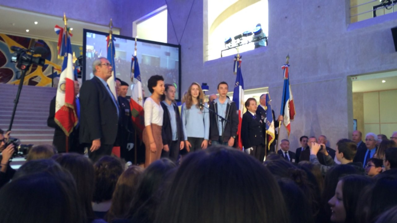 1000 collégiens entonnent la Marseillaise
