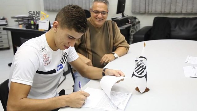 Vitor Bueno renova com o Santos e sonha com mais títulos