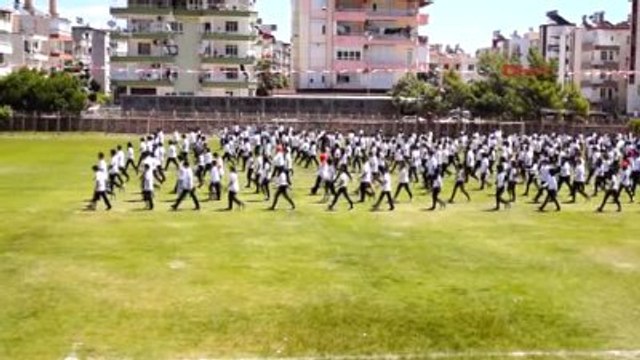 Finike Öğrenciler,1350 Metrekarelik Bayrak Açtı