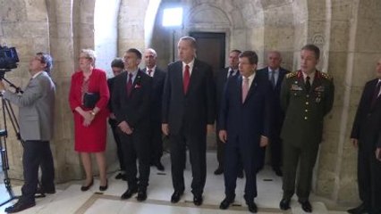 Erdoğan, Prof. Dr. Aziz Sancar'ın Nobel Ödülü'nü Anıtkabir'e Takdim Törenine Katıldı (2)