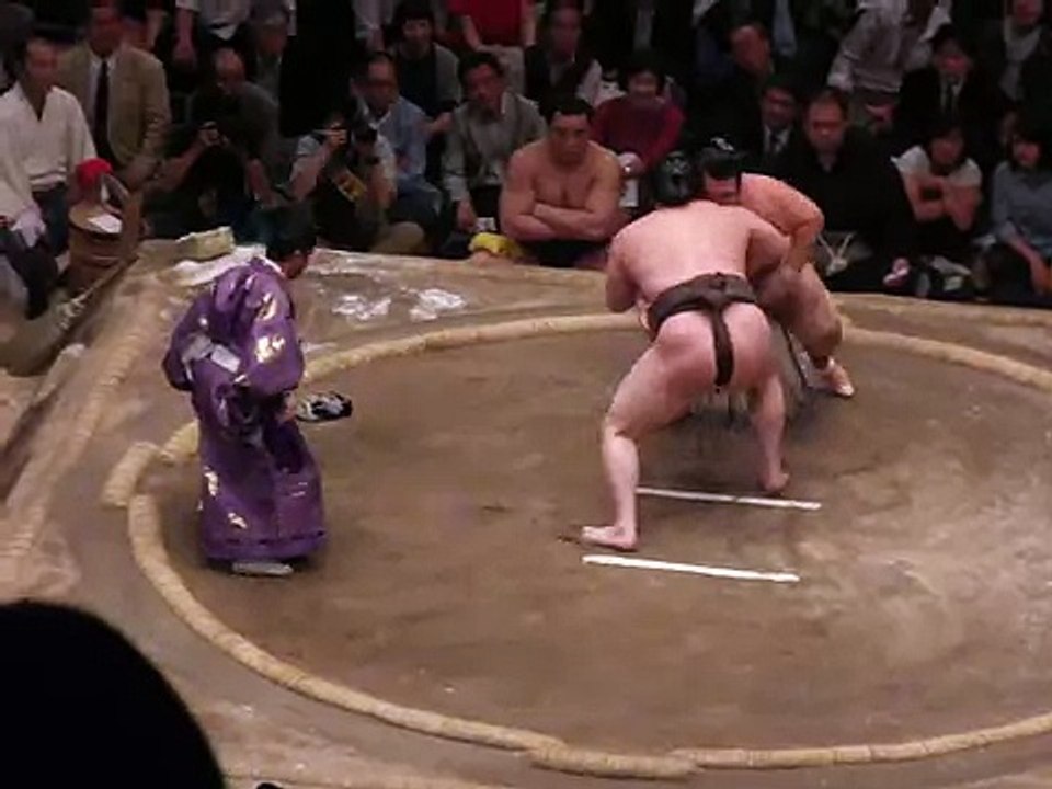 Tokyo Ryogoku sumo bout -Day 13, 24 May 2013