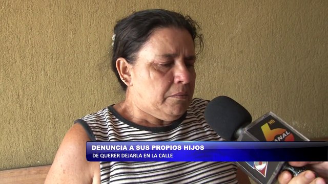 Madre denuncia a sus propios hijos de querer dejarla en la calle