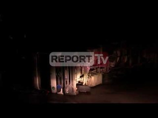 Report TV - Vorë, autoboti me alkool përmbyset  në autostradë, evakuohen banorët