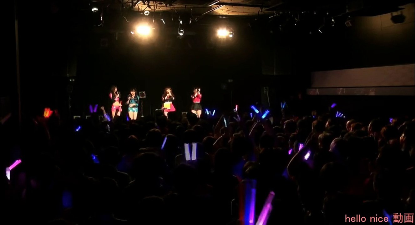 金澤朋子のモノマネをする福田花音と田村芽実