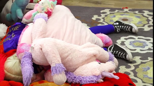 Harley Quinn vs Giant Minion Balloon Prank vs Pink Spidergirl Frozen Elsa & Frozen Anna Spiderman | Kid Video