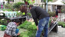 meru : Un salon du jardin bien animé en centre ville