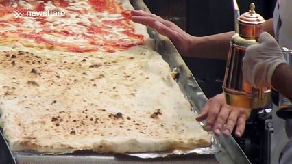 1.8 kilometre long pizza made in Naples
