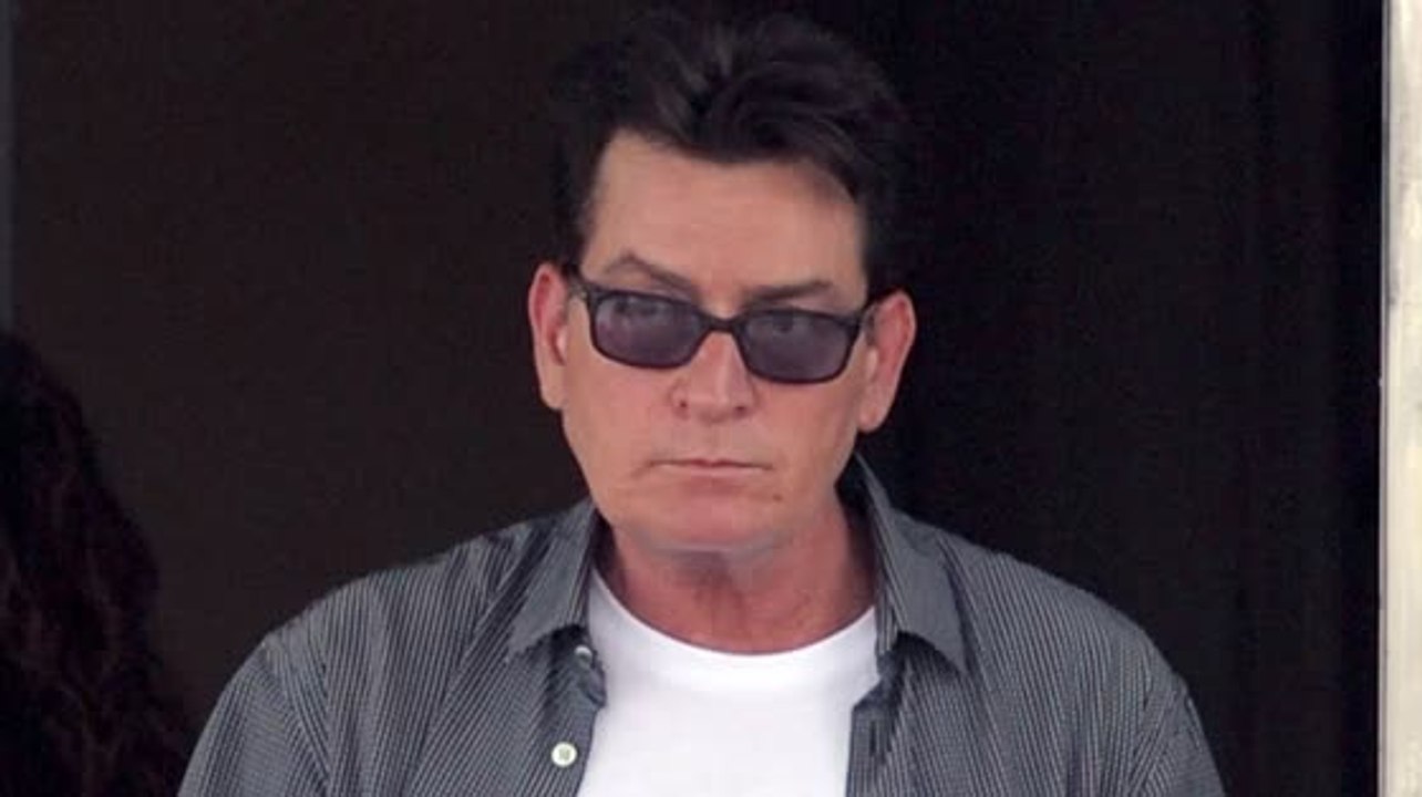 Charlie Sheen glaubt, dass FX ihm 40 Millionen Dollar für 'Anger Management' schuldet