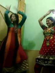 میں کیسی لگ رھی ھوں .اگر آپکو پیاری لگی ھوں